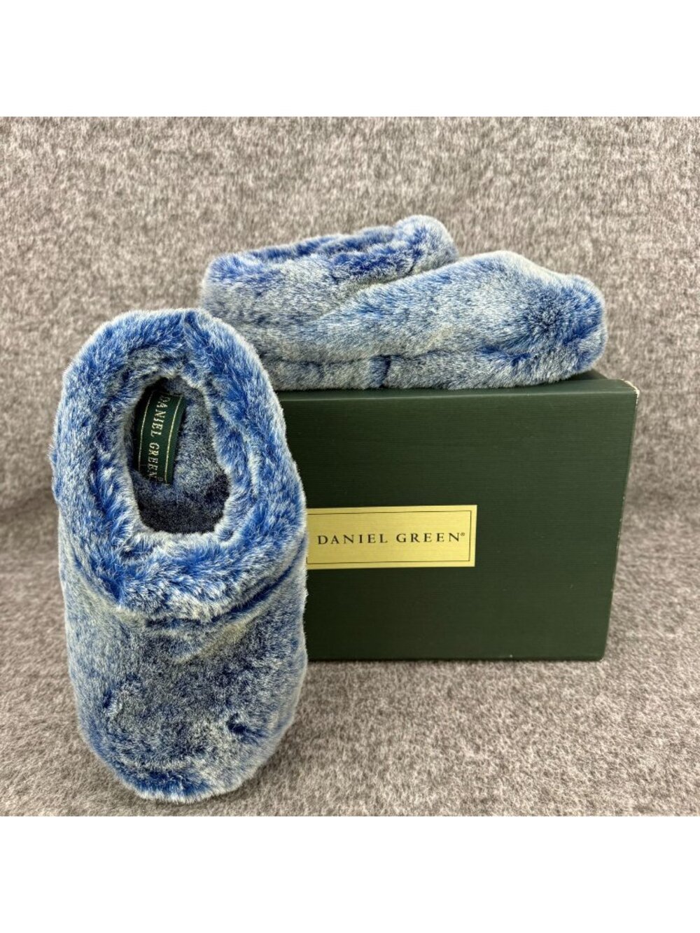 ✅Womens 7M VTG Daniel Green Bugs Blue Faux Fur Fuzzy Slippers  W/Original Box